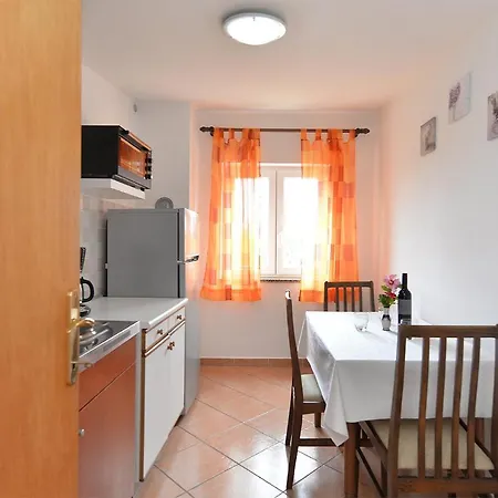 407 * Fažana