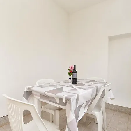 407 * Fažana