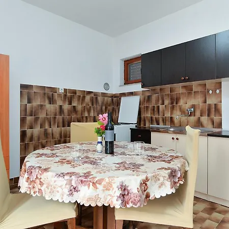 407 Fažana